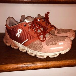 On Cloud Women’s Tennis Shoes; size 8.5